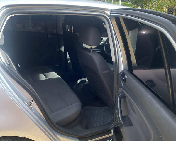 Серый Фольксваген Гольф, объемом двигателя 1.6 л и пробегом 280 тыс. км за 4300 $, фото 9 на Automoto.ua