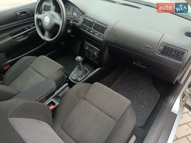 Серый Фольксваген Гольф, объемом двигателя 1.6 л и пробегом 226 тыс. км за 5250 $, фото 38 на Automoto.ua