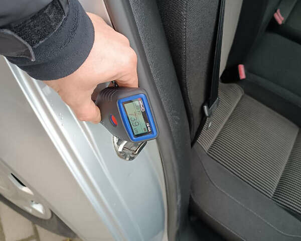 Серый Фольксваген Гольф, объемом двигателя 1.6 л и пробегом 226 тыс. км за 5250 $, фото 102 на Automoto.ua