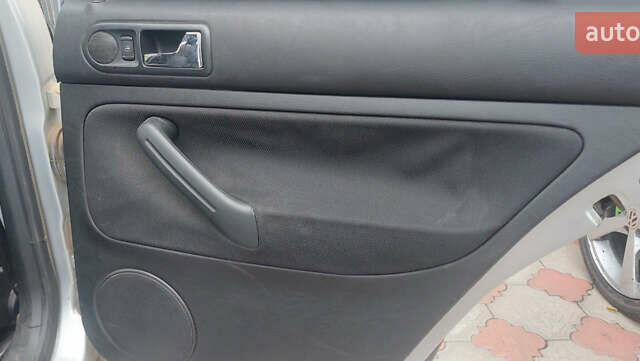 Серый Фольксваген Гольф, объемом двигателя 1.6 л и пробегом 154 тыс. км за 5500 $, фото 12 на Automoto.ua