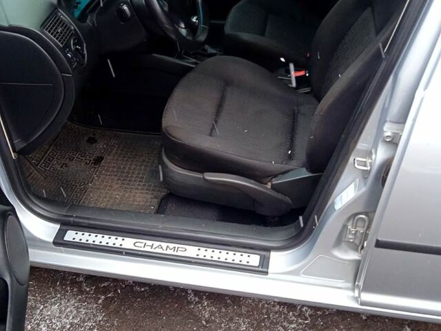 Сірий Фольксваген Гольф, об'ємом двигуна 1.4 л та пробігом 220 тис. км за 3750 $, фото 7 на Automoto.ua