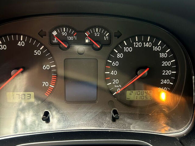 Серый Фольксваген Гольф, объемом двигателя 1.6 л и пробегом 210 тыс. км за 5600 $, фото 5 на Automoto.ua