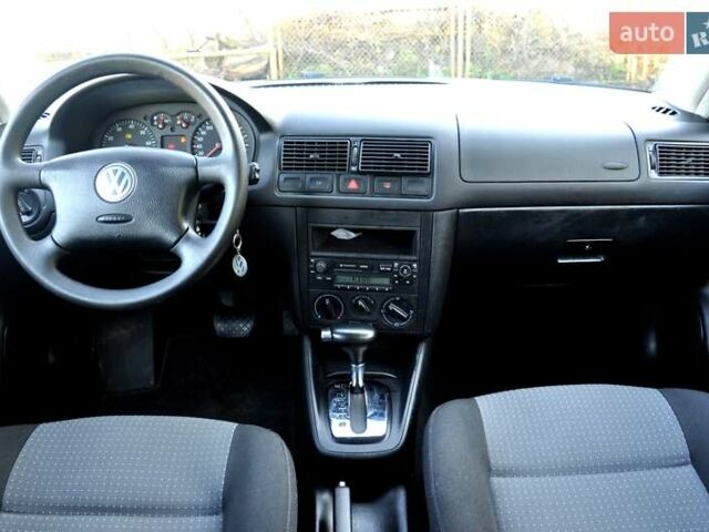 Серый Фольксваген Гольф, объемом двигателя 1.6 л и пробегом 146 тыс. км за 5700 $, фото 24 на Automoto.ua