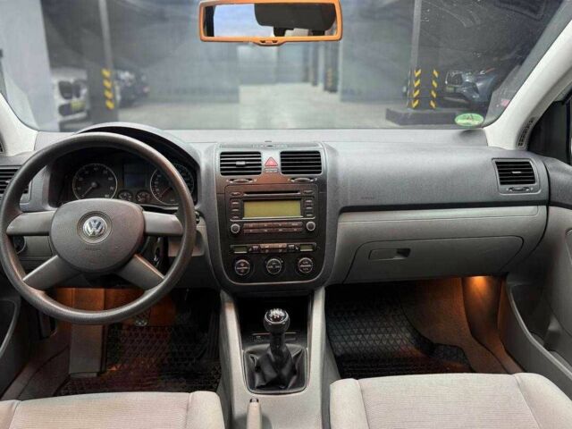 Фольксваген Гольф 2003 в Черновцах на Automoto.ua Серый Фольксваген Гольф, объемом двигателя 1.4 л и пробегом 184 тыс. км за 5300 $, фото 12 на Automoto.ua
