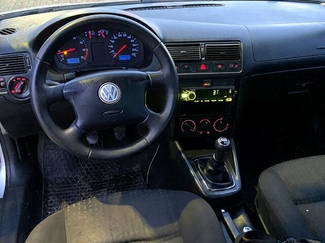 Серый Фольксваген Гольф, объемом двигателя 1.4 л и пробегом 460 тыс. км за 3300 $, фото 4 на Automoto.ua