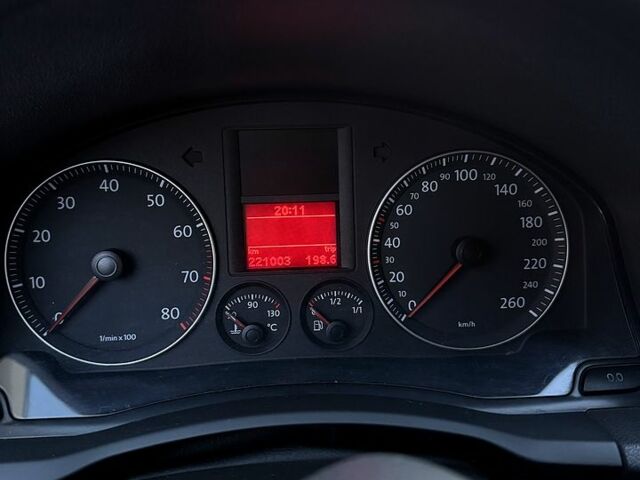 Серый Фольксваген Гольф, объемом двигателя 1.6 л и пробегом 221 тыс. км за 5200 $, фото 4 на Automoto.ua