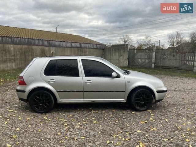 Серый Фольксваген Гольф, объемом двигателя 1.6 л и пробегом 300 тыс. км за 3350 $, фото 2 на Automoto.ua