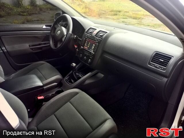 Серый Фольксваген Гольф, объемом двигателя 1.4 л и пробегом 240 тыс. км за 4750 $, фото 6 на Automoto.ua