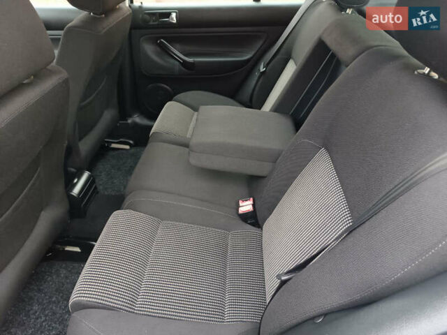 Серый Фольксваген Гольф, объемом двигателя 1.6 л и пробегом 226 тыс. км за 5250 $, фото 53 на Automoto.ua