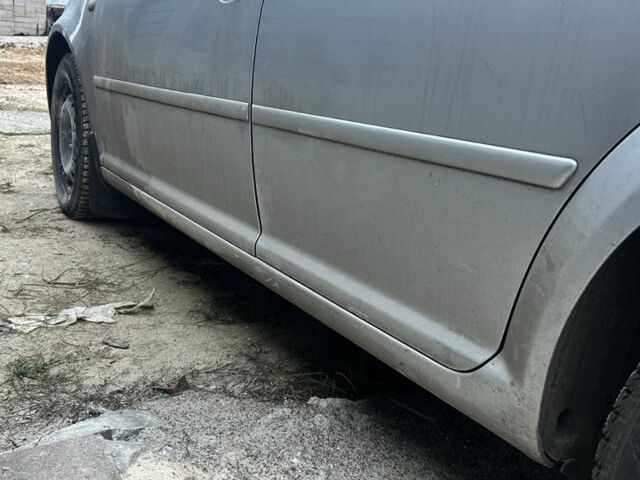 Серый Фольксваген Гольф, объемом двигателя 1.6 л и пробегом 200 тыс. км за 1800 $, фото 3 на Automoto.ua