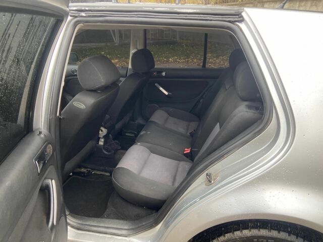 Серый Фольксваген Гольф, объемом двигателя 1.6 л и пробегом 300 тыс. км за 3350 $, фото 12 на Automoto.ua