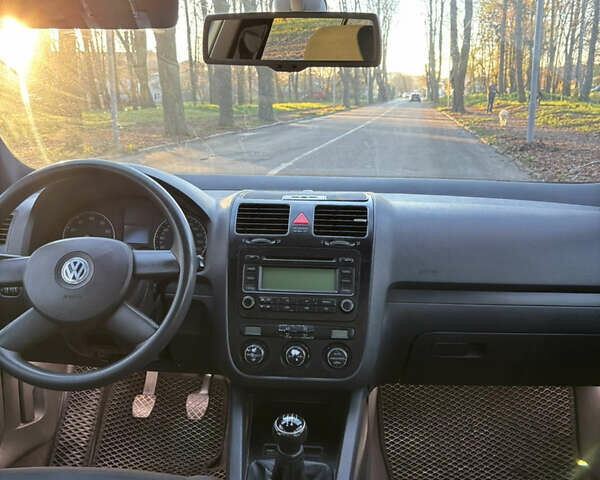 Сірий Фольксваген Гольф, об'ємом двигуна 1.39 л та пробігом 287 тис. км за 4800 $, фото 33 на Automoto.ua