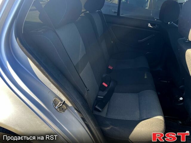 Серый Фольксваген Гольф, объемом двигателя 1.6 л и пробегом 214 тыс. км за 3600 $, фото 5 на Automoto.ua