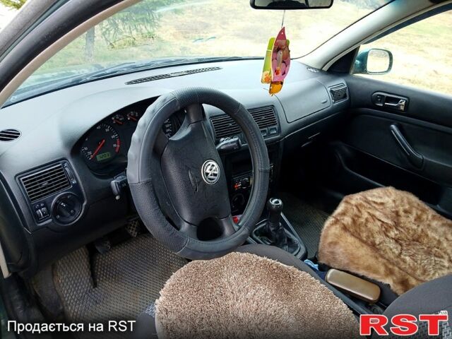 Серый Фольксваген Гольф, объемом двигателя 1.6 л и пробегом 299 тыс. км за 5500 $, фото 3 на Automoto.ua