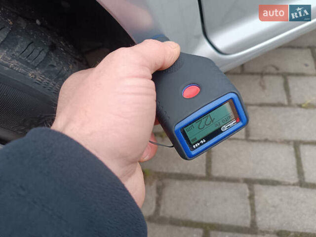 Серый Фольксваген Гольф, объемом двигателя 1.6 л и пробегом 226 тыс. км за 5250 $, фото 95 на Automoto.ua