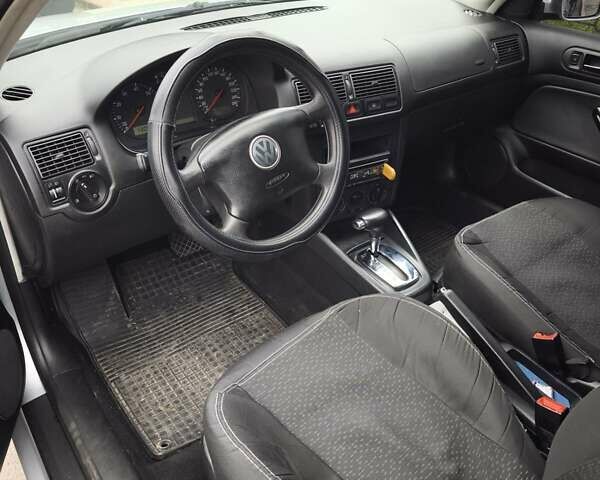 Серый Фольксваген Гольф, объемом двигателя 1.6 л и пробегом 143 тыс. км за 4450 $, фото 21 на Automoto.ua