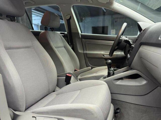 Фольксваген Гольф 2003 в Черновцах на Automoto.ua Серый Фольксваген Гольф, объемом двигателя 1.4 л и пробегом 184 тыс. км за 5300 $, фото 16 на Automoto.ua