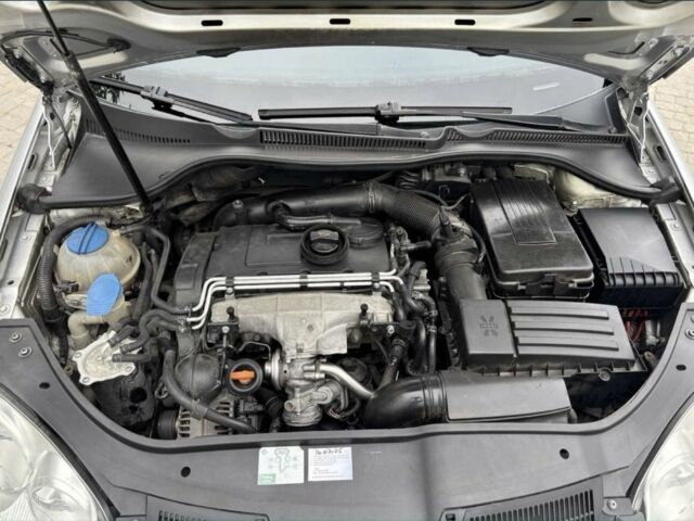 Серый Фольксваген Гольф, объемом двигателя 2 л и пробегом 290 тыс. км за 5200 $, фото 5 на Automoto.ua