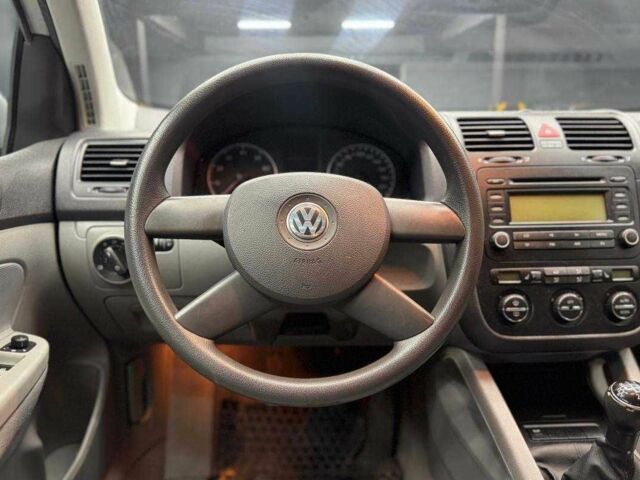 Фольксваген Гольф 2003 в Черновцах на Automoto.ua Серый Фольксваген Гольф, объемом двигателя 1.4 л и пробегом 184 тыс. км за 5300 $, фото 11 на Automoto.ua