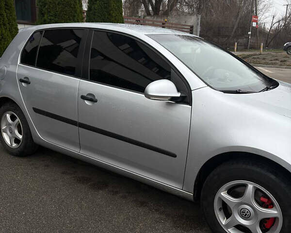 Серый Фольксваген Гольф, объемом двигателя 1.39 л и пробегом 294 тыс. км за 5000 $, фото 1 на Automoto.ua