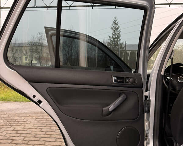 Серый Фольксваген Гольф, объемом двигателя 1.6 л и пробегом 170 тыс. км за 5200 $, фото 5 на Automoto.ua