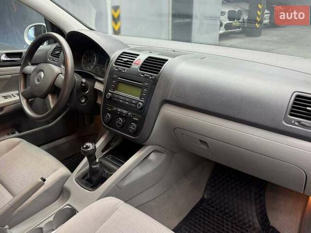 Фольксваген Гольф 2003 в Черновцах на Automoto.ua Серый Фольксваген Гольф, объемом двигателя 1.4 л и пробегом 184 тыс. км за 5300 $, фото 15 на Automoto.ua