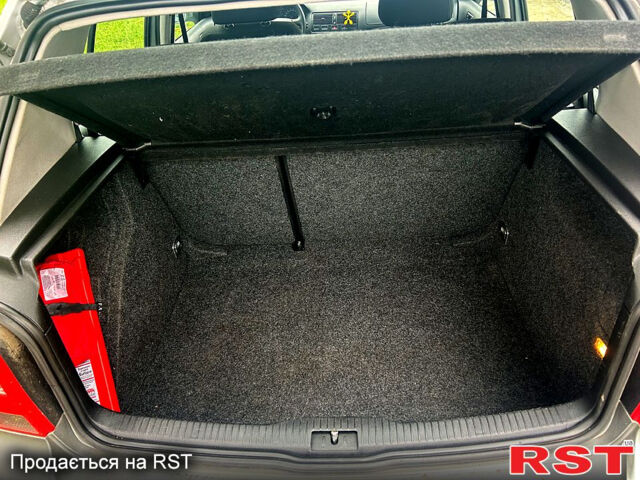 Серый Фольксваген Гольф, объемом двигателя 1.6 л и пробегом 210 тыс. км за 5600 $, фото 7 на Automoto.ua