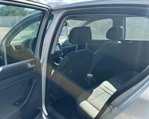 Фольксваген Гольф 2004 в Запорожье на Automoto.ua Серый Фольксваген Гольф, объемом двигателя 1.4 л и пробегом 220 тыс. км за 5300 $, фото 46 на Automoto.ua