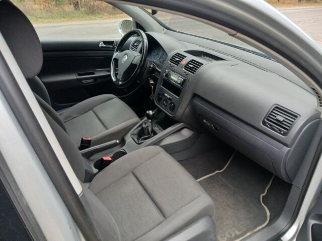 Серый Фольксваген Гольф, объемом двигателя 1.4 л и пробегом 300 тыс. км за 3750 $, фото 6 на Automoto.ua