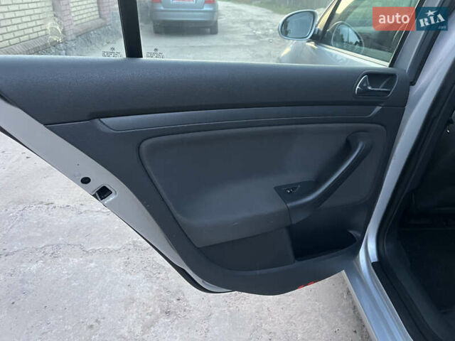 Серый Фольксваген Гольф, объемом двигателя 1.4 л и пробегом 195 тыс. км за 5400 $, фото 35 на Automoto.ua