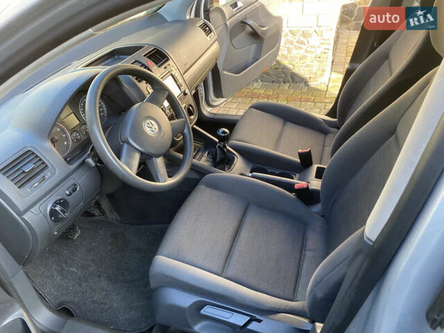 Серый Фольксваген Гольф, объемом двигателя 1.4 л и пробегом 255 тыс. км за 4100 $, фото 5 на Automoto.ua