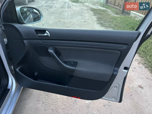 Серый Фольксваген Гольф, объемом двигателя 1.4 л и пробегом 195 тыс. км за 5400 $, фото 45 на Automoto.ua