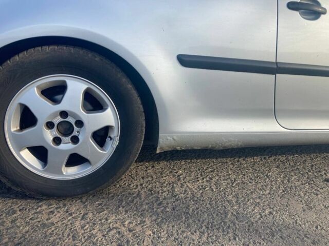 Серый Фольксваген Гольф, объемом двигателя 1.4 л и пробегом 243 тыс. км за 4400 $, фото 5 на Automoto.ua