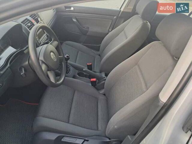 Серый Фольксваген Гольф, объемом двигателя 1.6 л и пробегом 277 тыс. км за 5500 $, фото 10 на Automoto.ua