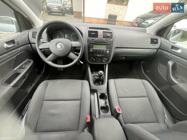 Серый Фольксваген Гольф, объемом двигателя 1.6 л и пробегом 259 тыс. км за 5400 $, фото 26 на Automoto.ua