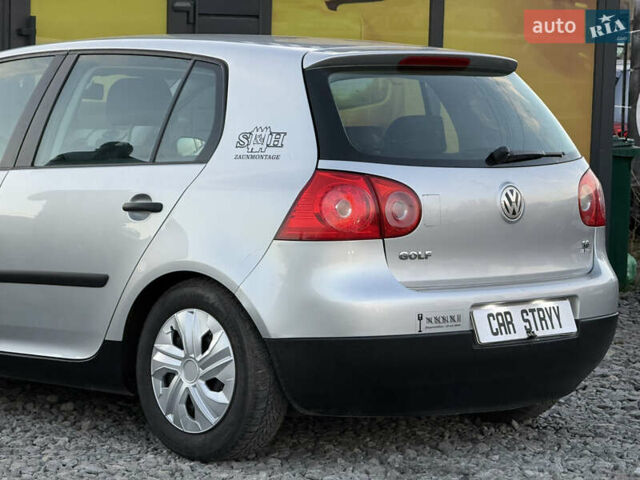 Серый Фольксваген Гольф, объемом двигателя 1.6 л и пробегом 229 тыс. км за 5600 $, фото 17 на Automoto.ua