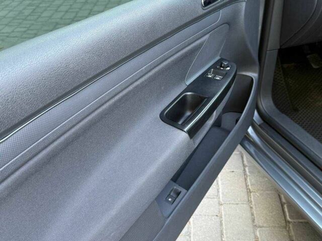 Серый Фольксваген Гольф, объемом двигателя 1.4 л и пробегом 294 тыс. км за 5700 $, фото 18 на Automoto.ua