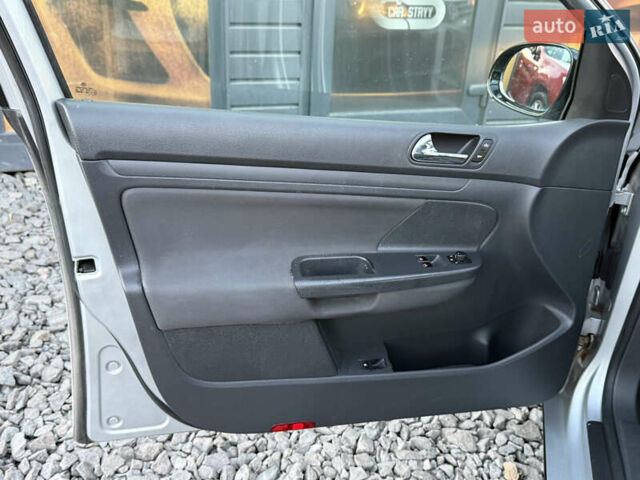 Серый Фольксваген Гольф, объемом двигателя 1.6 л и пробегом 229 тыс. км за 5600 $, фото 39 на Automoto.ua