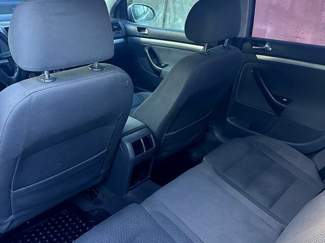 Серый Фольксваген Гольф, объемом двигателя 2 л и пробегом 448 тыс. км за 4900 $, фото 9 на Automoto.ua