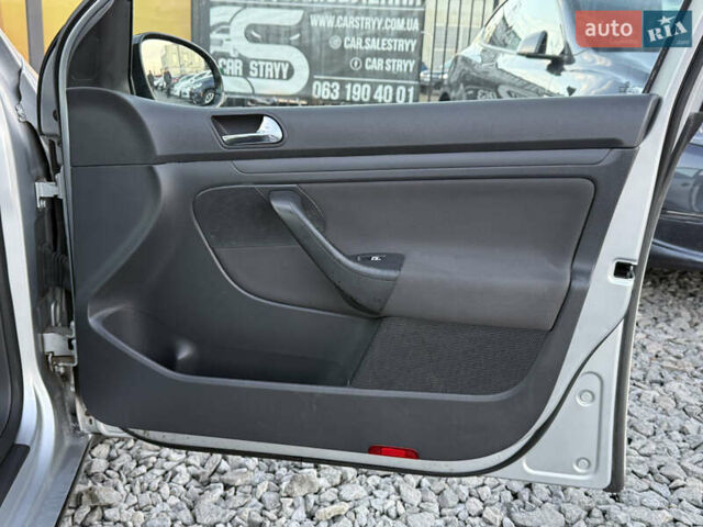 Серый Фольксваген Гольф, объемом двигателя 1.6 л и пробегом 229 тыс. км за 5600 $, фото 31 на Automoto.ua