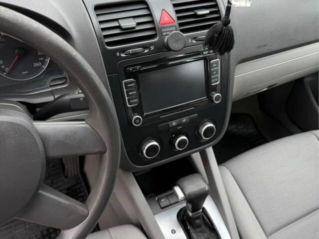 Сірий Фольксваген Гольф, об'ємом двигуна 1.6 л та пробігом 198 тис. км за 6000 $, фото 8 на Automoto.ua