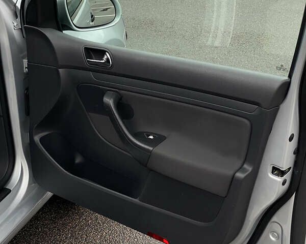 Серый Фольксваген Гольф, объемом двигателя 1.6 л и пробегом 250 тыс. км за 5800 $, фото 38 на Automoto.ua