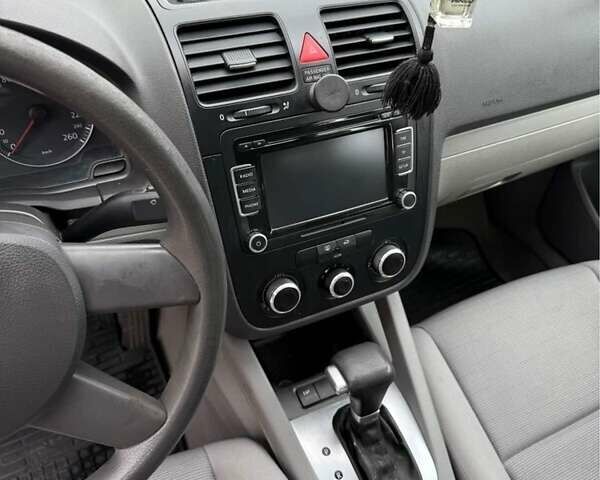 Сірий Фольксваген Гольф, об'ємом двигуна 1.6 л та пробігом 198 тис. км за 6000 $, фото 7 на Automoto.ua