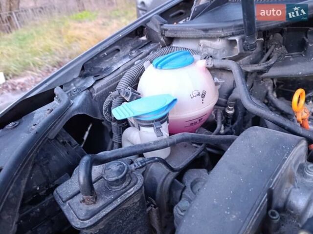 Сірий Фольксваген Гольф, об'ємом двигуна 1.39 л та пробігом 274 тис. км за 4000 $, фото 34 на Automoto.ua