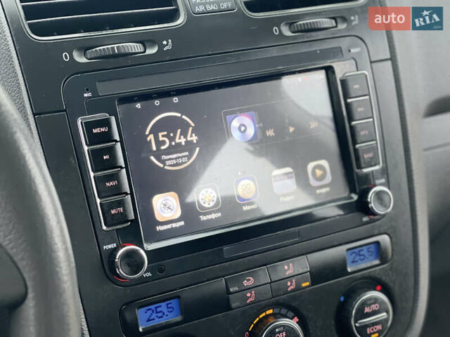 Серый Фольксваген Гольф, объемом двигателя 1.6 л и пробегом 225 тыс. км за 5400 $, фото 30 на Automoto.ua