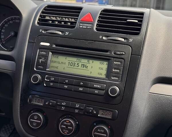 Серый Фольксваген Гольф, объемом двигателя 1.6 л и пробегом 160 тыс. км за 4900 $, фото 13 на Automoto.ua