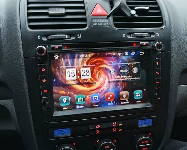 Серый Фольксваген Гольф, объемом двигателя 1.6 л и пробегом 200 тыс. км за 6500 $, фото 11 на Automoto.ua