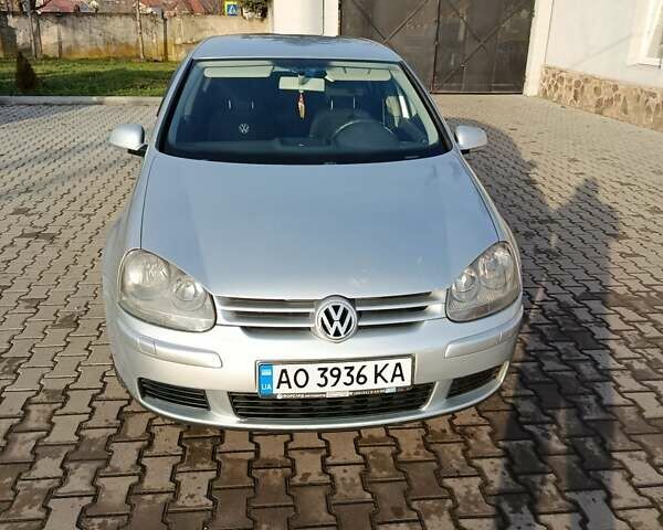 Серый Фольксваген Гольф, объемом двигателя 1.6 л и пробегом 318 тыс. км за 4600 $, фото 1 на Automoto.ua