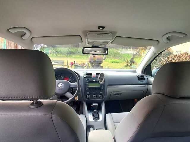 Сірий Фольксваген Гольф, об'ємом двигуна 1.6 л та пробігом 211 тис. км за 8000 $, фото 8 на Automoto.ua