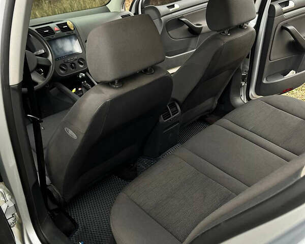 Серый Фольксваген Гольф, объемом двигателя 1.4 л и пробегом 245 тыс. км за 4900 $, фото 20 на Automoto.ua